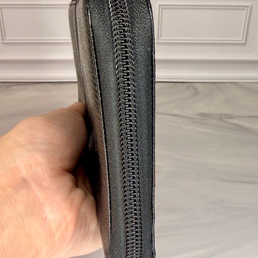 Salvatore Ferragamo Black Leather Zip Passport Travel Organizer Like New - Picture 4 of 10